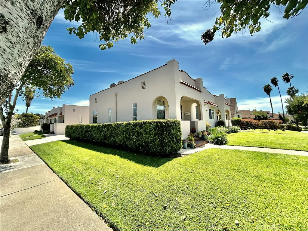 2306 W Alhambra Road, Alhambra, California 91801 home-pic-1